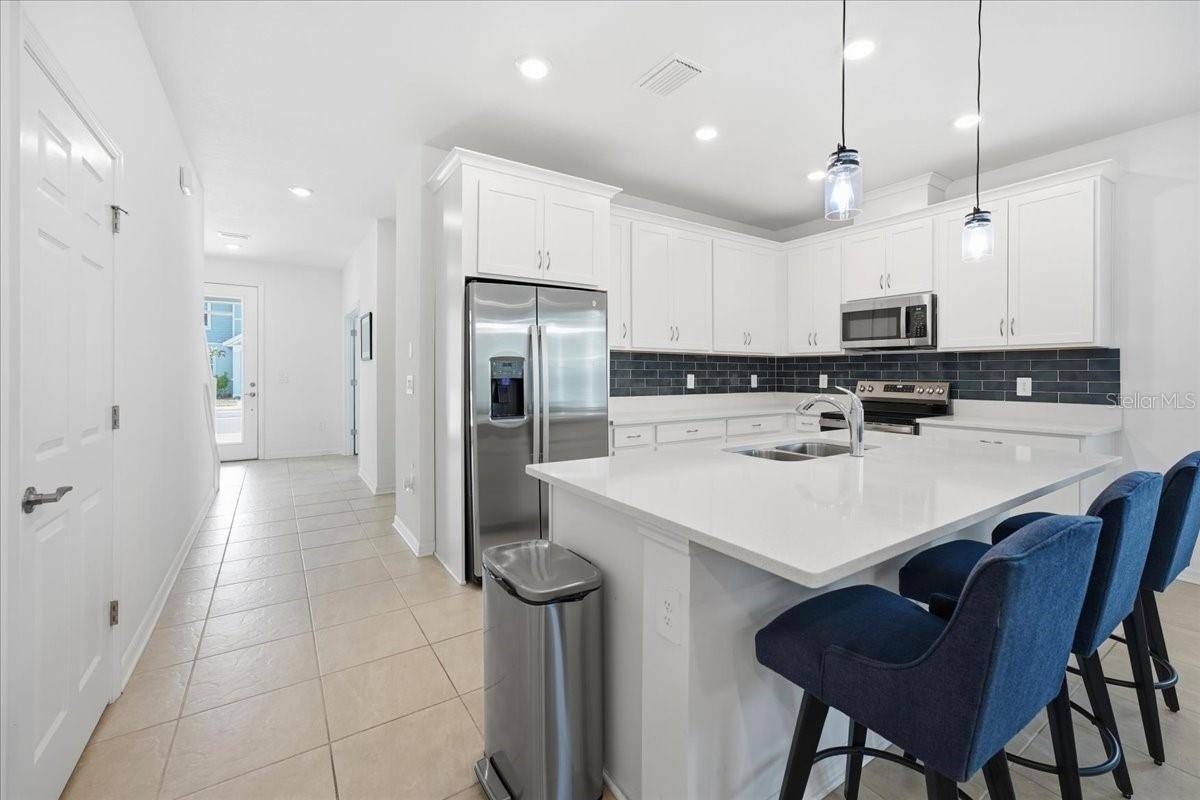1872 STERN LN, Sarasota, FL 34240