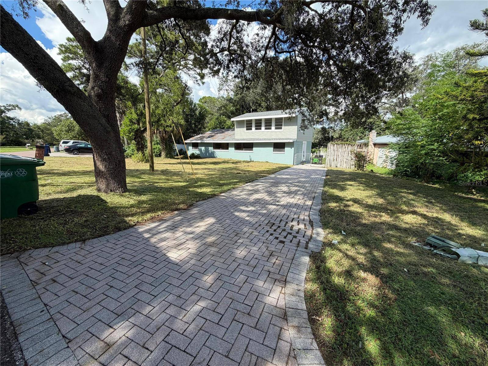 10801 N EDISON AVE, Tampa, FL 33612