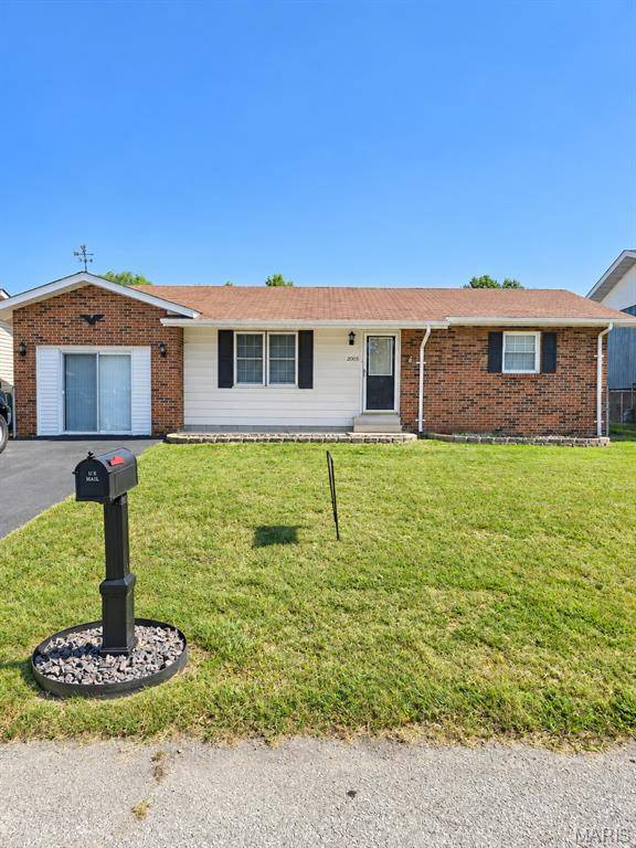 2005 Louise AVE, Cahokia, IL 62206