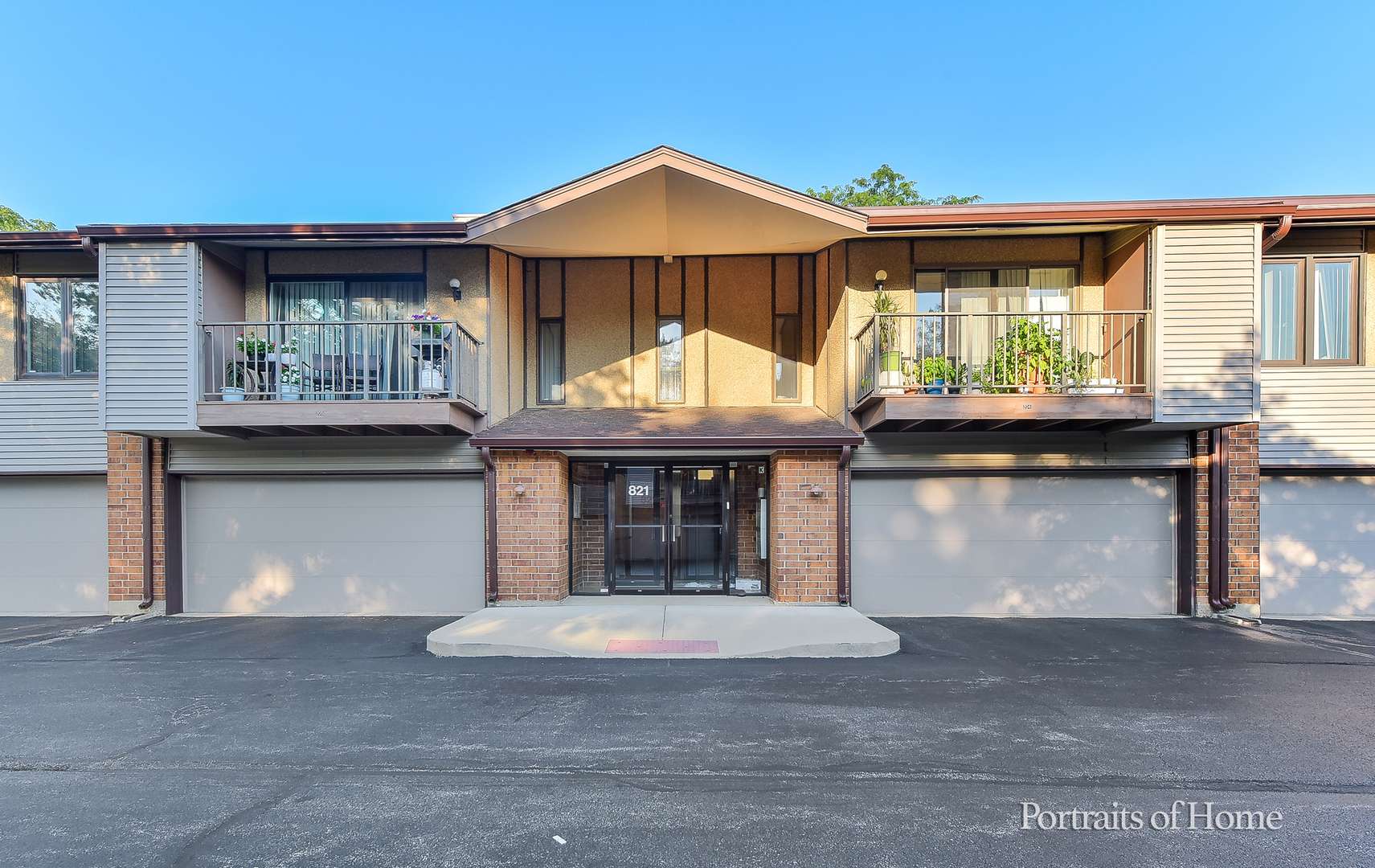 821 Oakton ST #202, Elk Grove Village, IL 60007