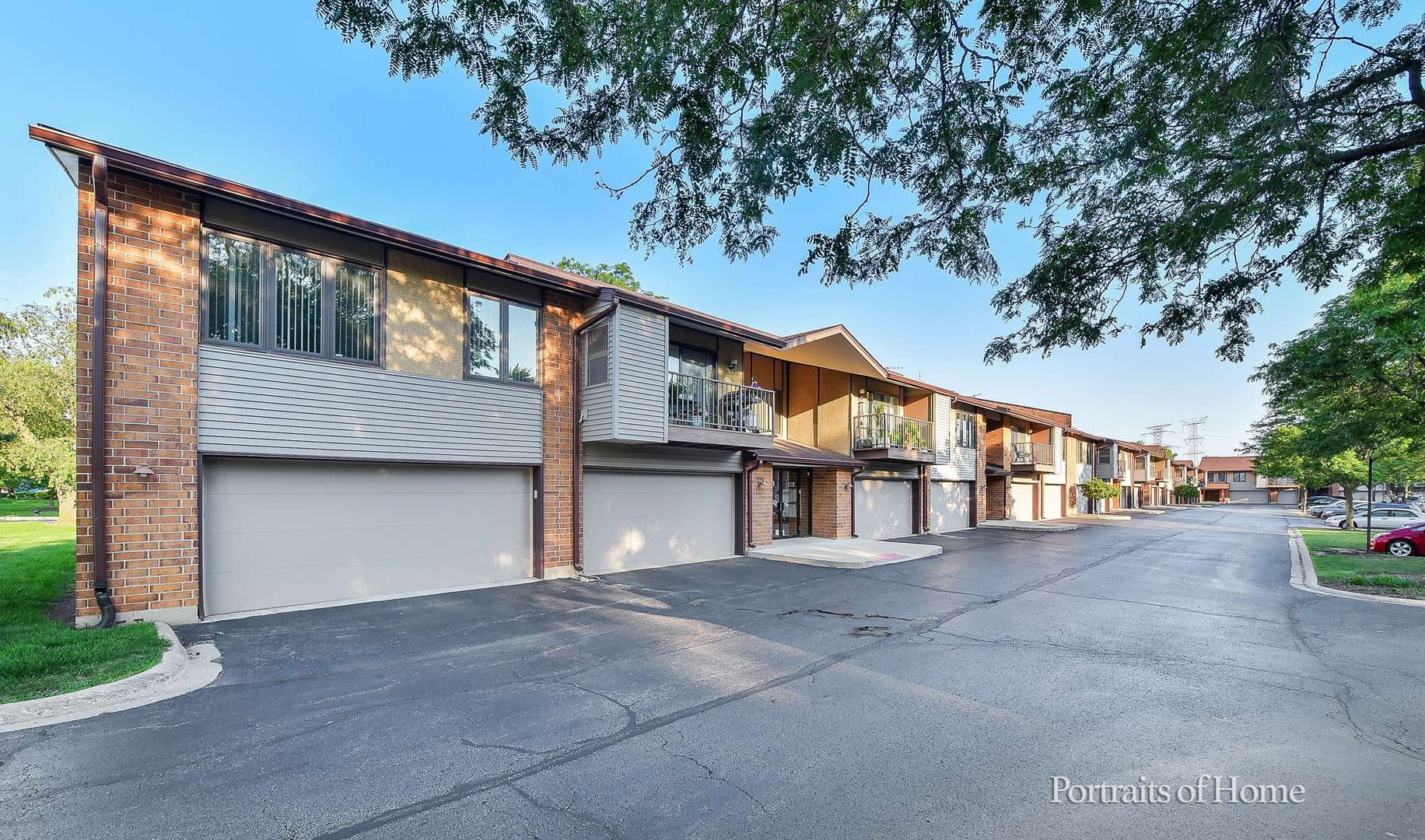 821 Oakton ST #202, Elk Grove Village, IL 60007