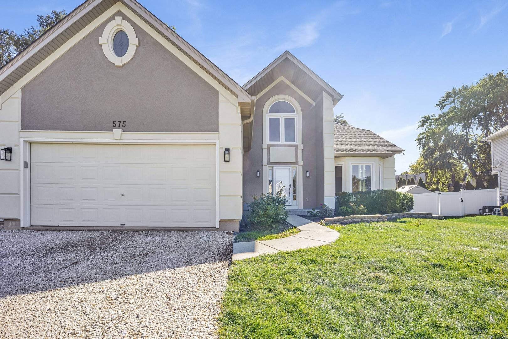 575 Warbler DR, Bolingbrook, IL 60440