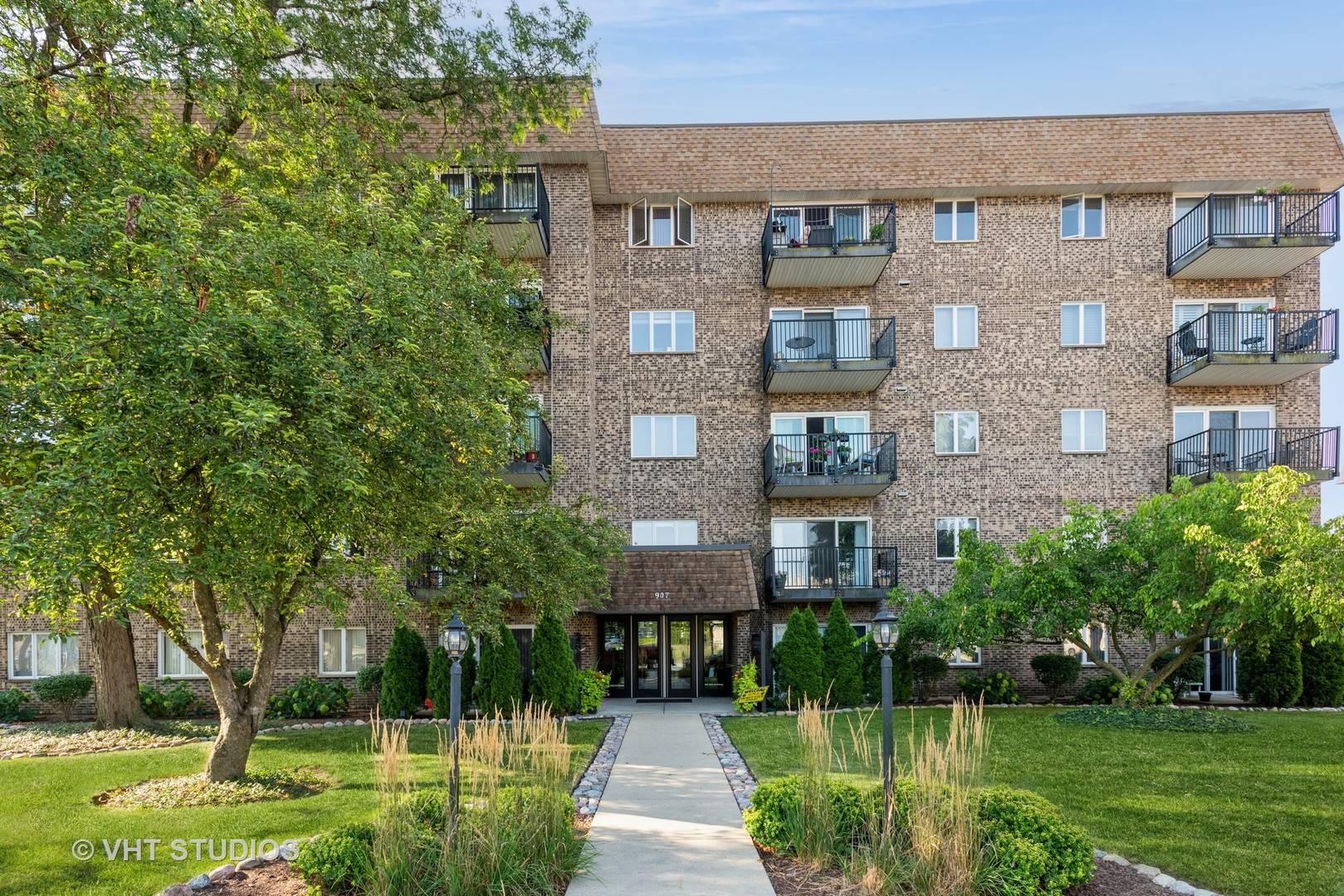 907 Curtiss ST #205, Downers Grove, IL 60515