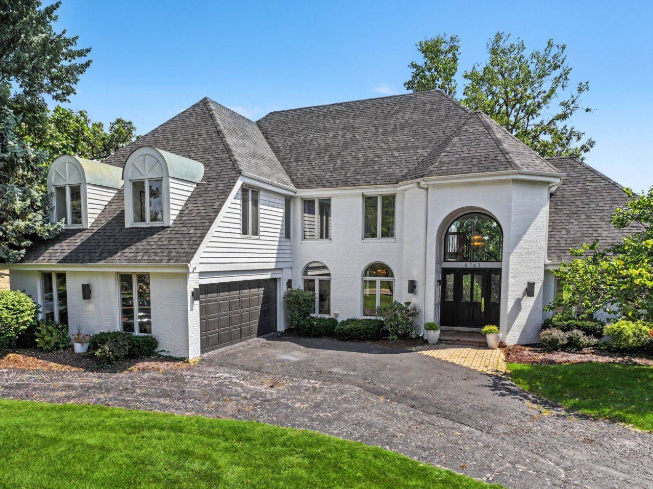 8763 Carlisle CT, Darien, IL 60561