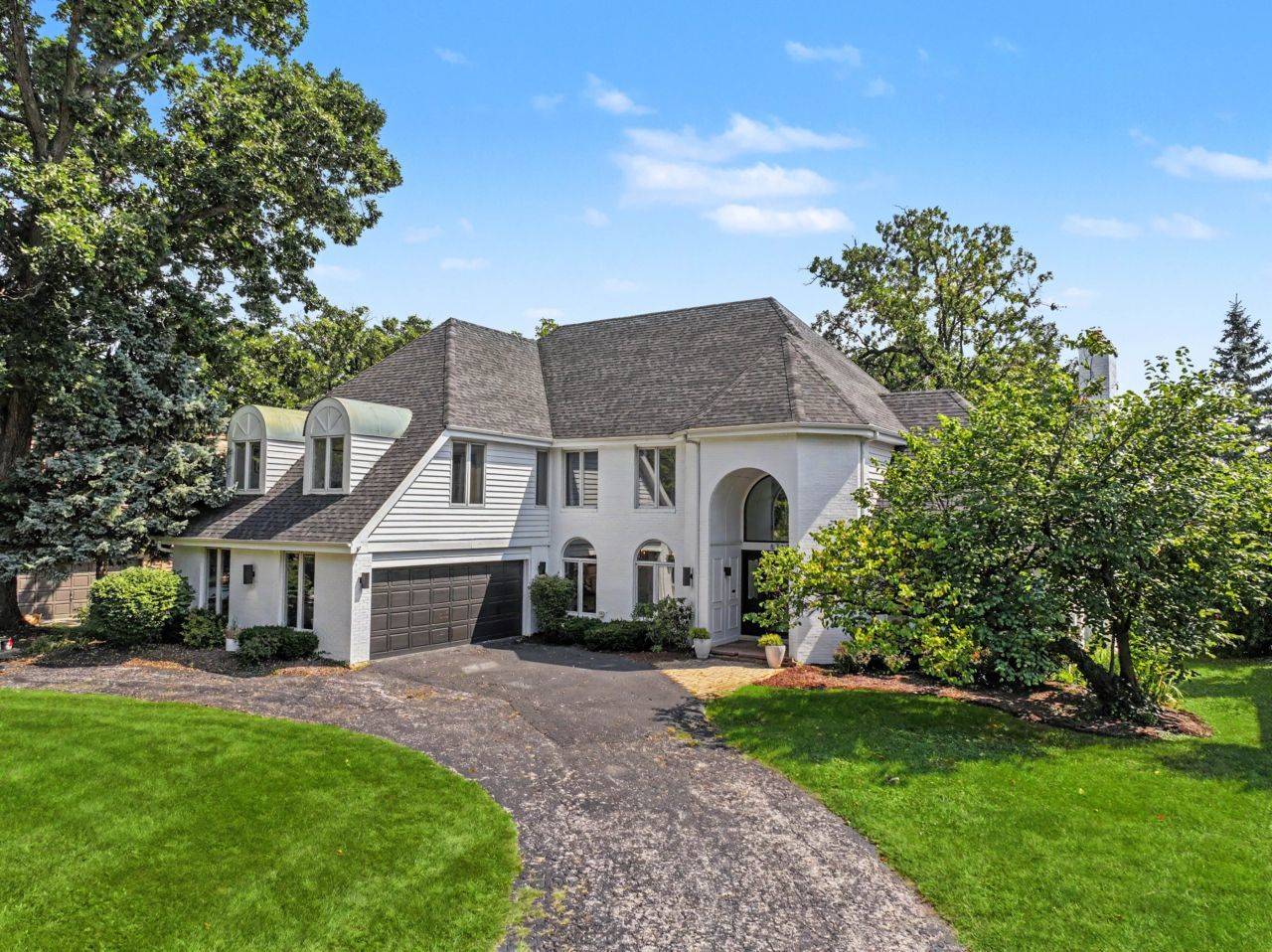8763 Carlisle CT, Darien, IL 60561