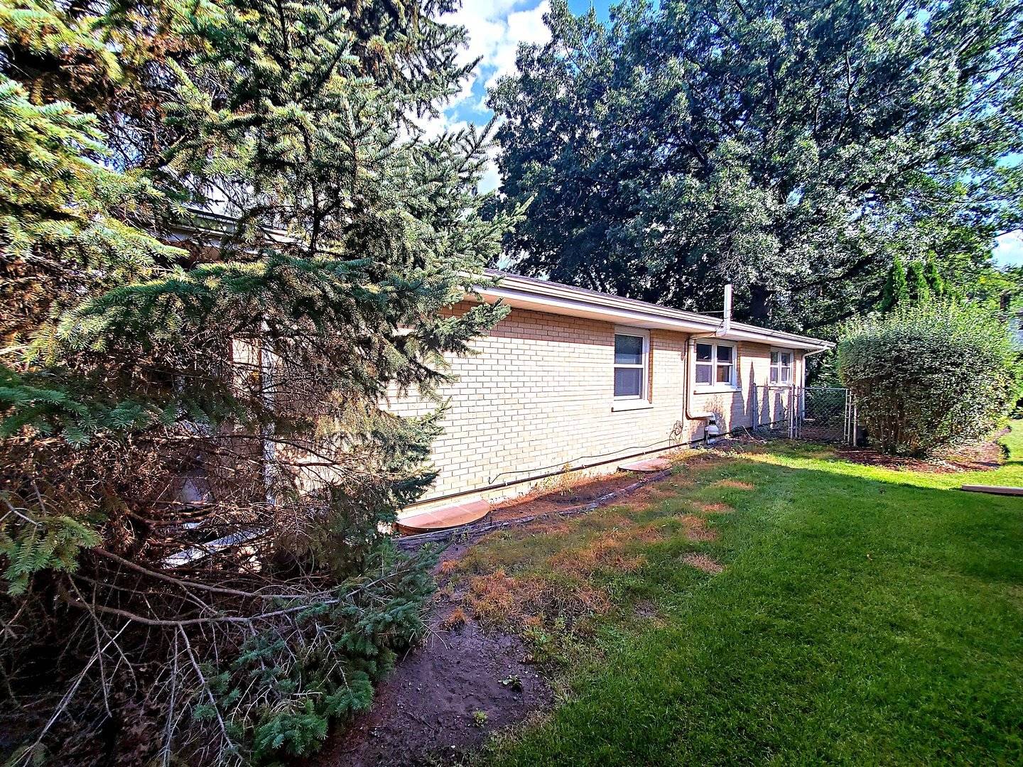 1221 W Lonnquist BLVD, Mount Prospect, IL 60056
