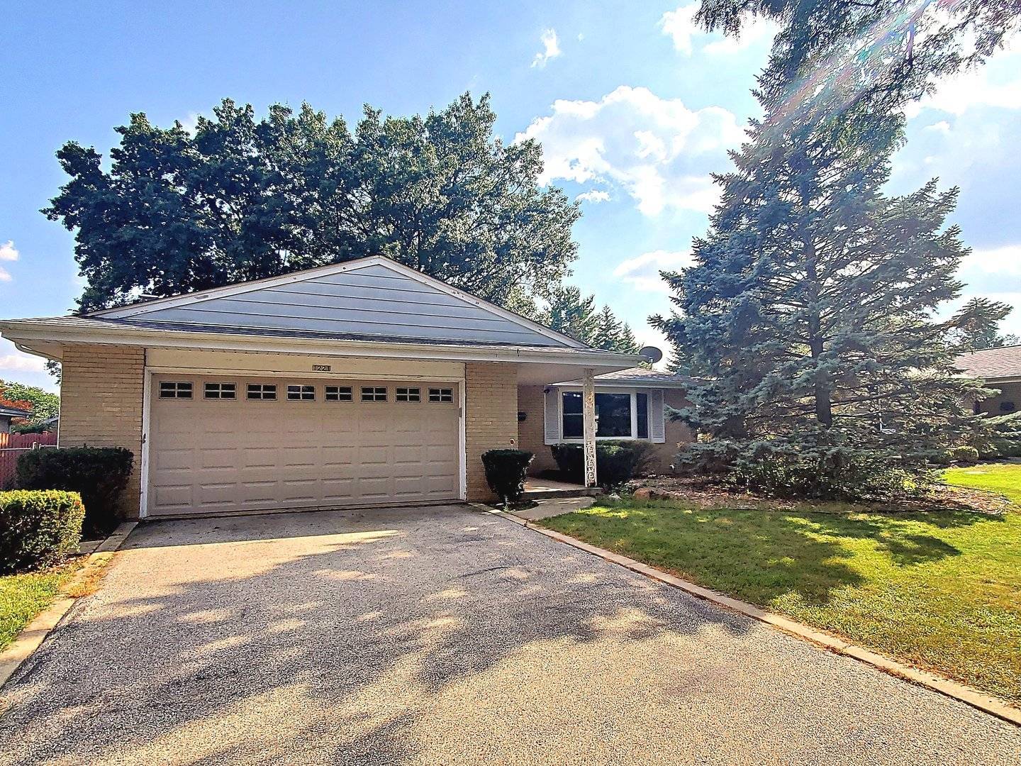 1221 W Lonnquist BLVD, Mount Prospect, IL 60056