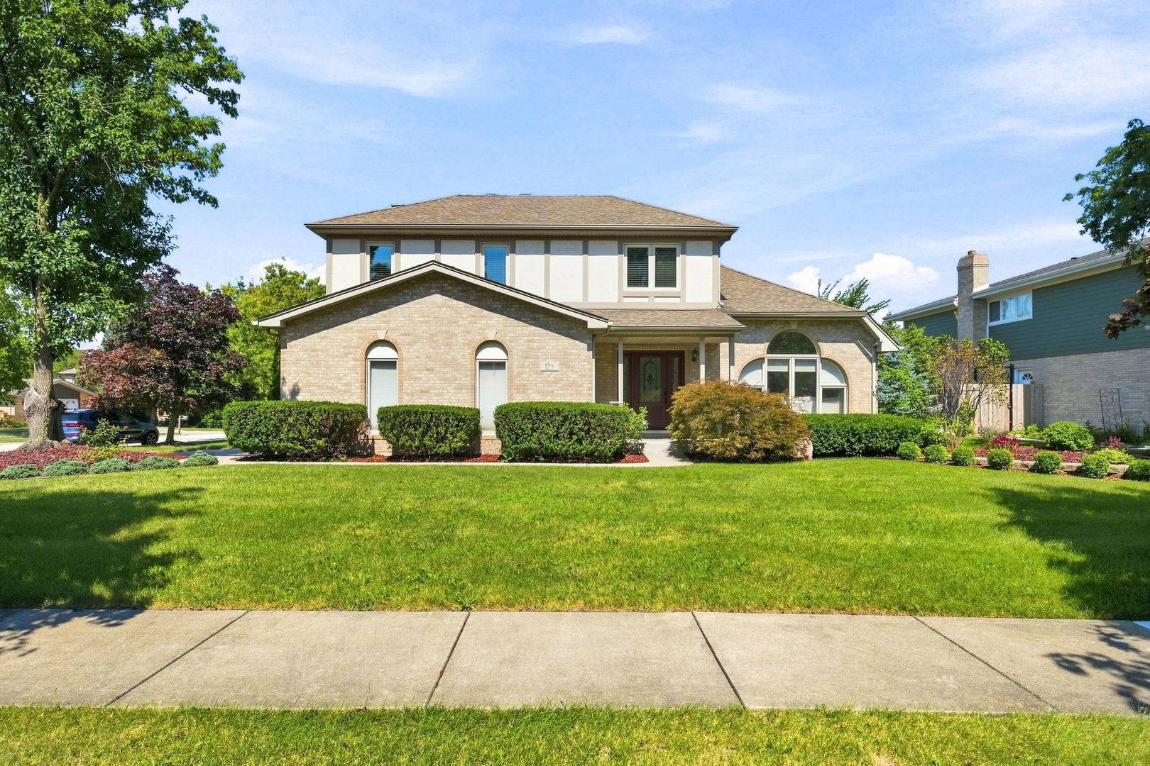 15 Meagan LN, Lemont, IL 60439