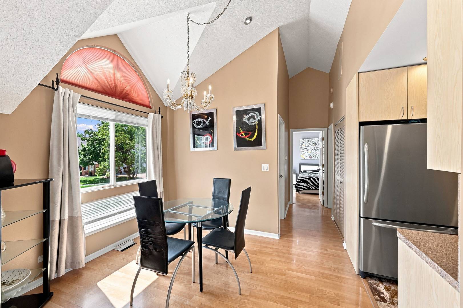 1064 Courtland DR, Buffalo Grove, IL 60089