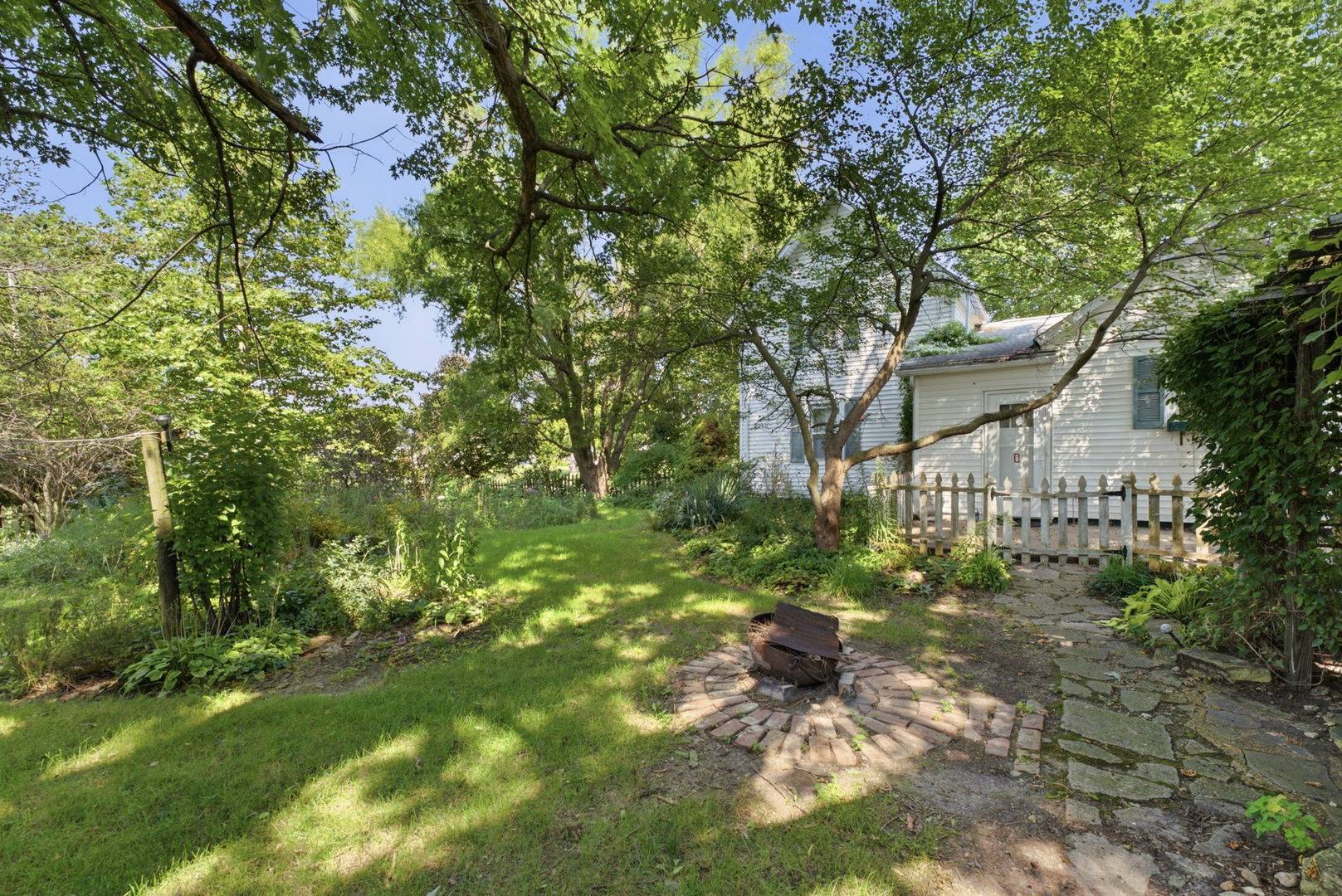 615 Sycamore ST, New Windsor, IL 61465