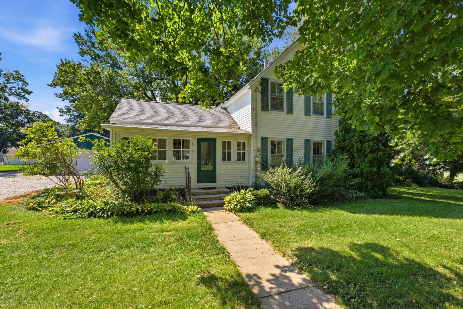 615 Sycamore ST, New Windsor, IL 61465