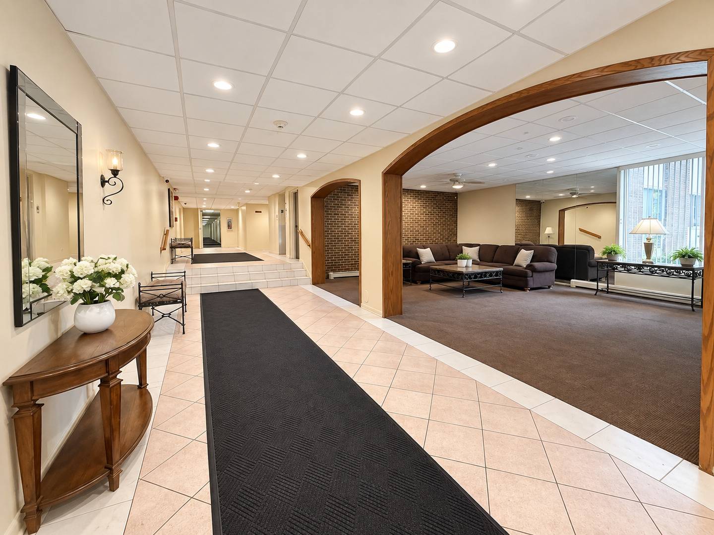 1331 S Finley RD #213, Lombard, IL 60148