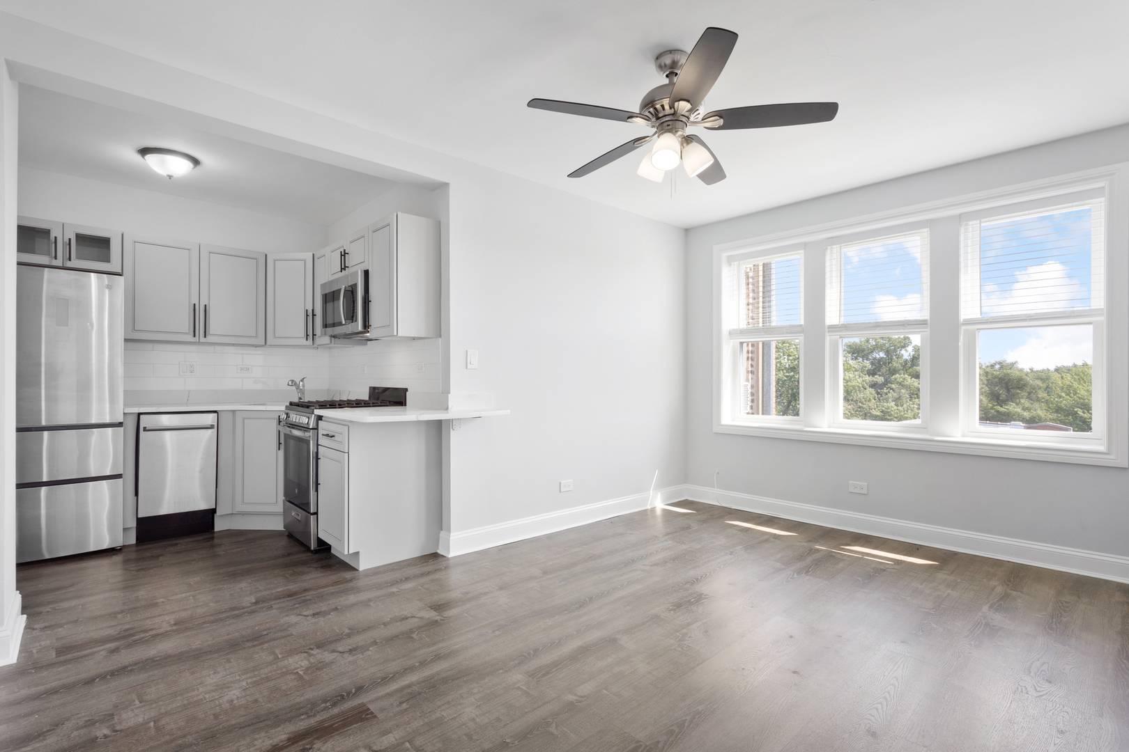 1521 W Sherwin AVE #503, Chicago, IL 60626