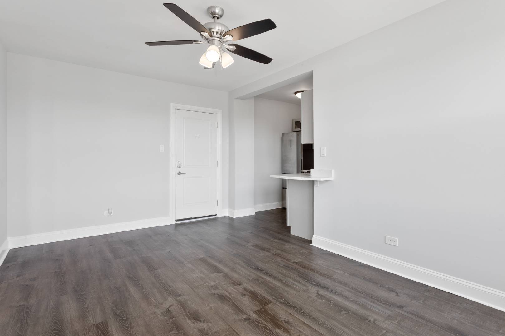 1521 W Sherwin AVE #503, Chicago, IL 60626