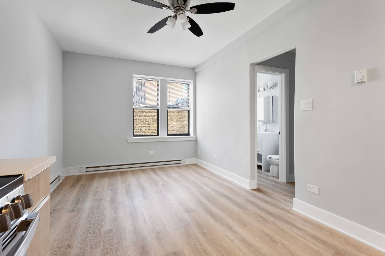 1634 W HOWARD ST #211, Chicago, IL 60626