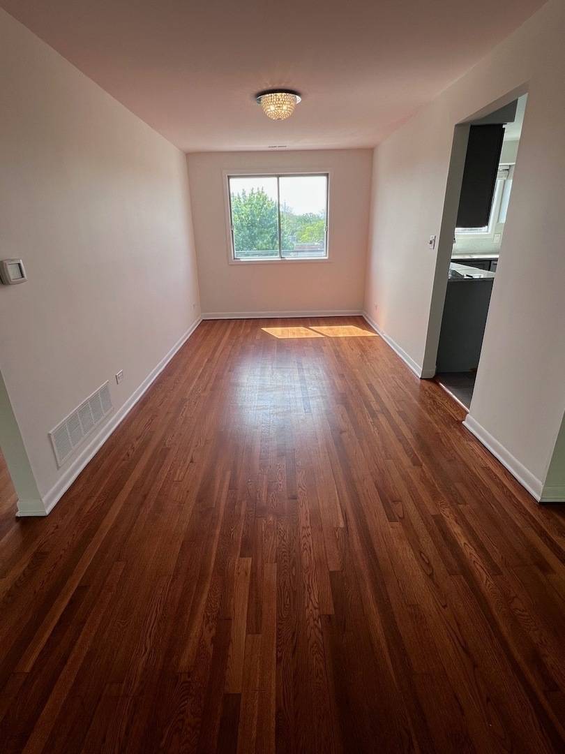 10125 CHERRY Pkwy #203, Skokie, IL 60076