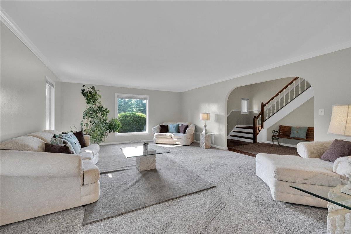 41W210 Mare LN, Elburn, IL 60119