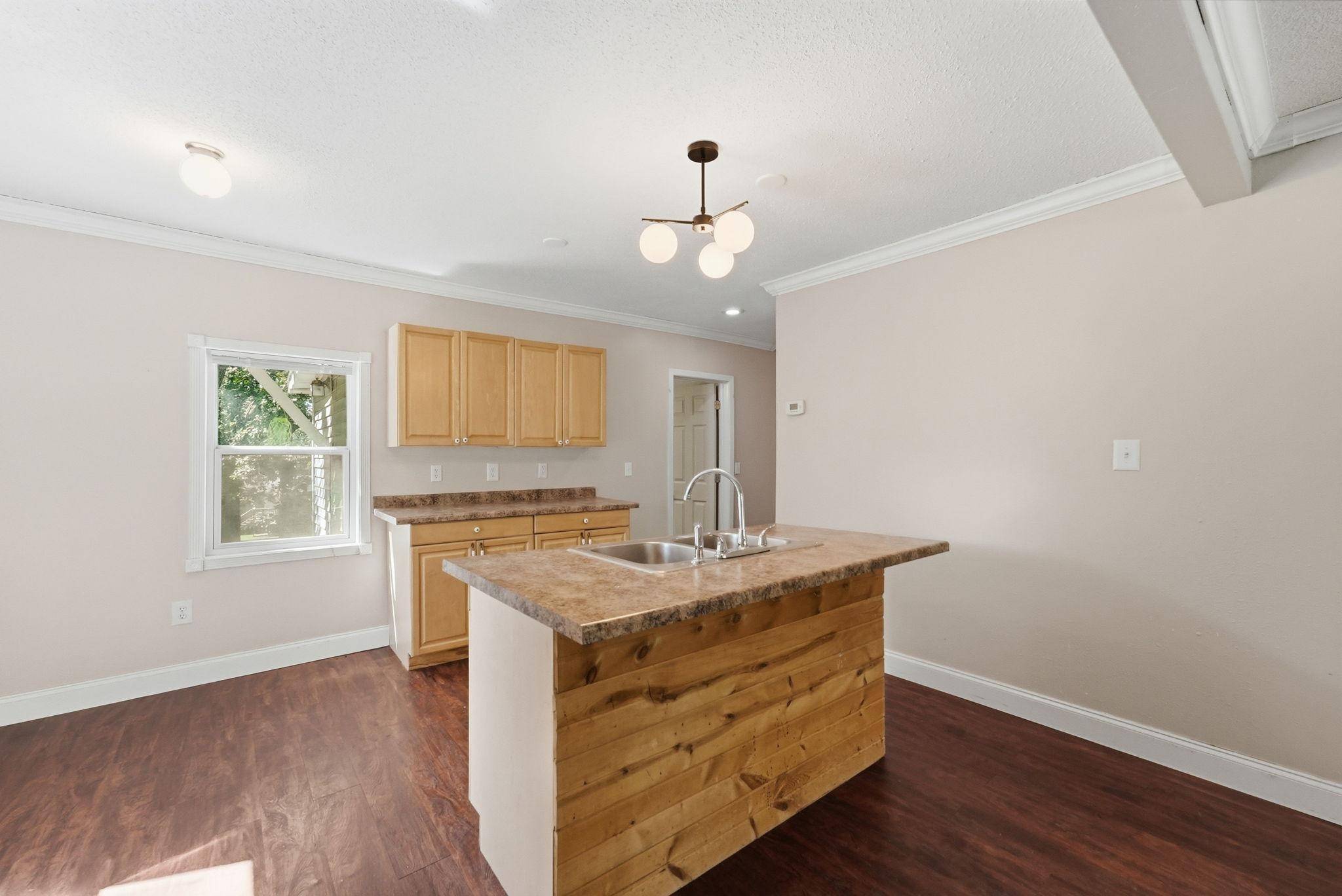 225 Cedar ST NE, New London, MN 56273