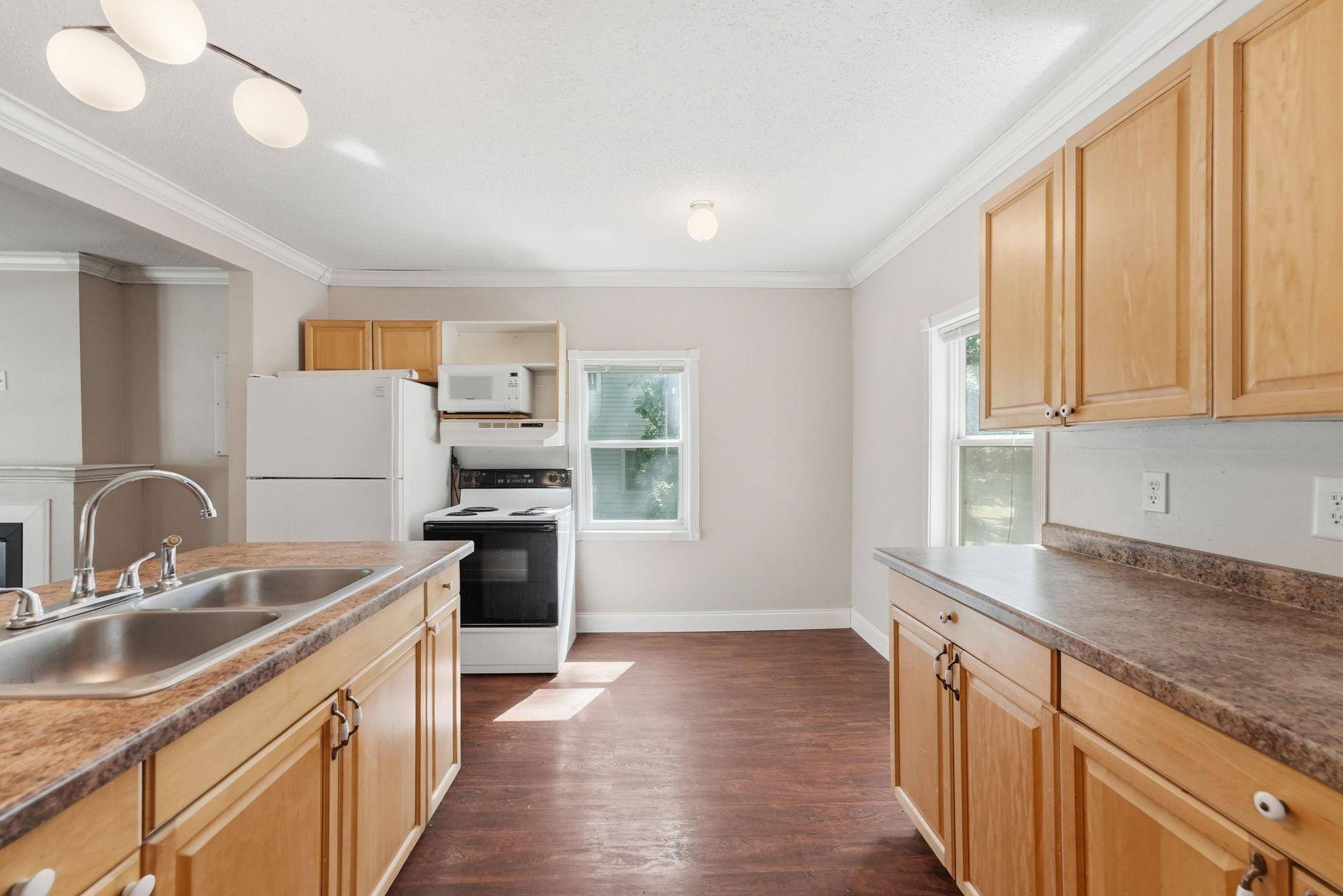 225 Cedar ST NE, New London, MN 56273