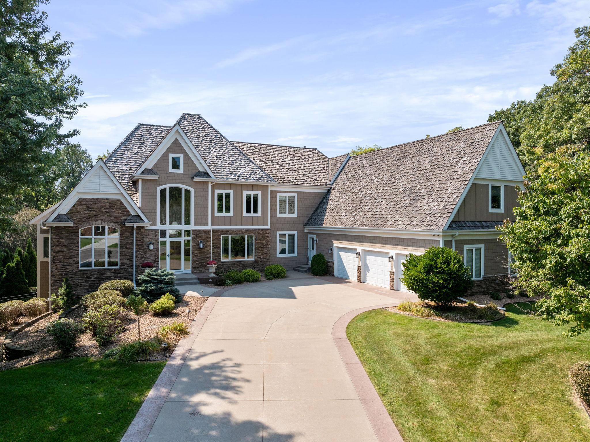 12100 Grandview TER, Apple Valley, MN 55124