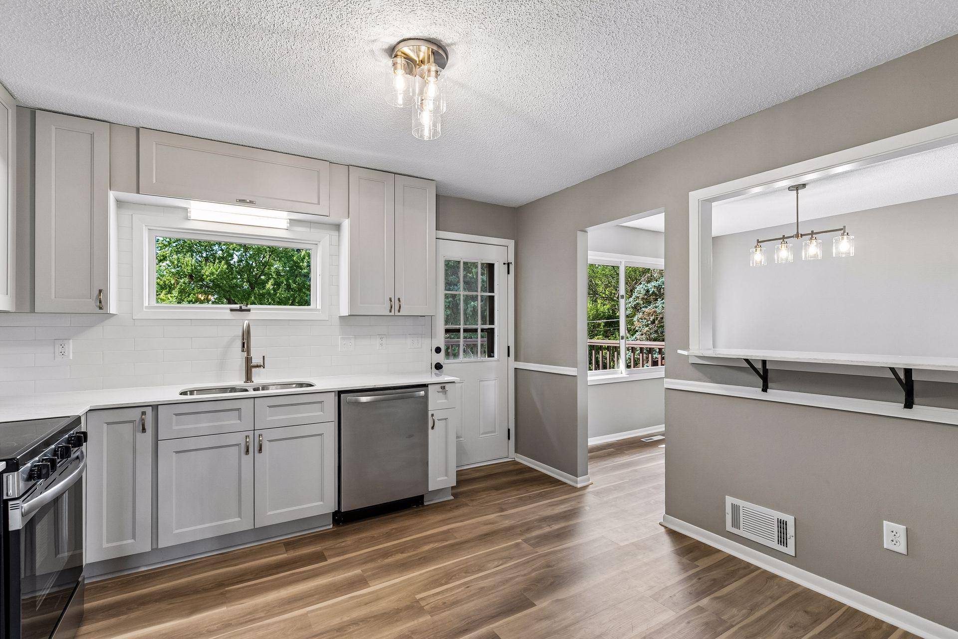 963 Marnie ST S, Maplewood, MN 55119