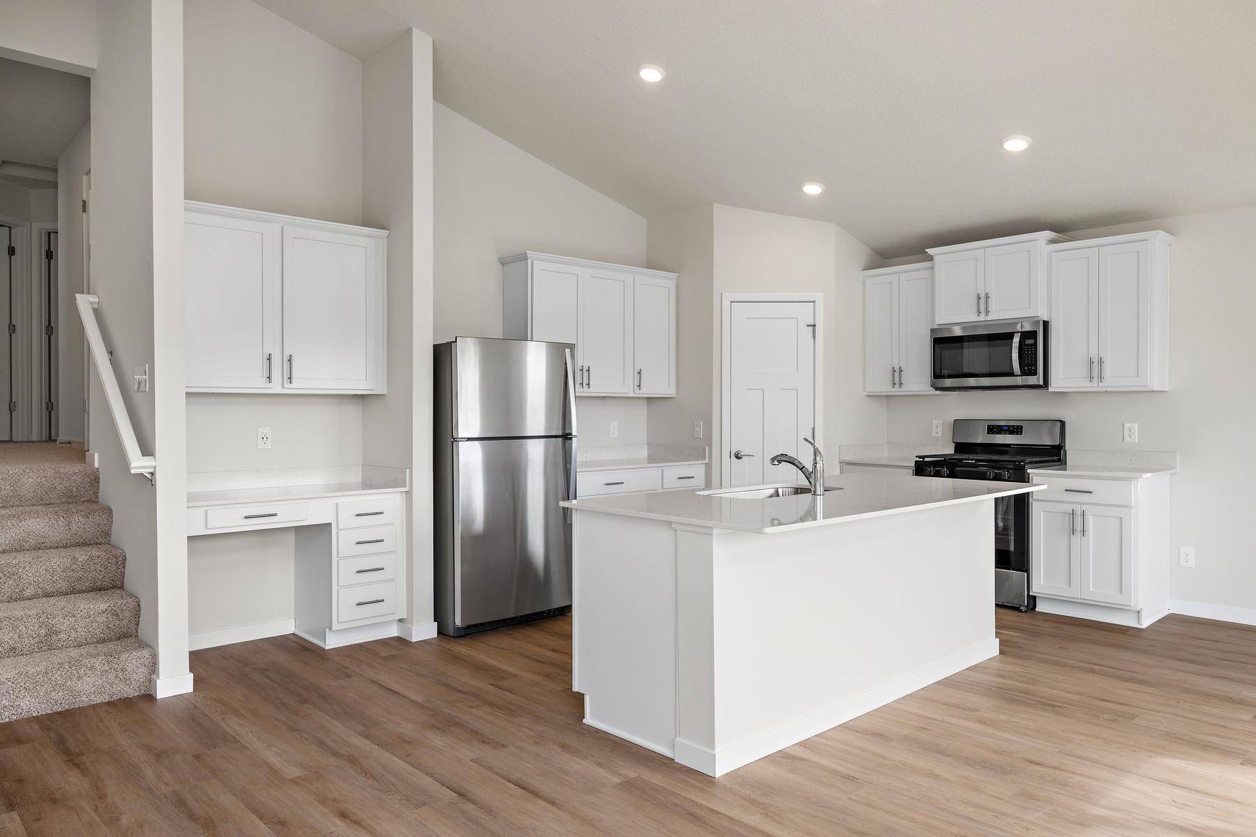 605 Redwood LOOP N, Cambridge, MN 55008