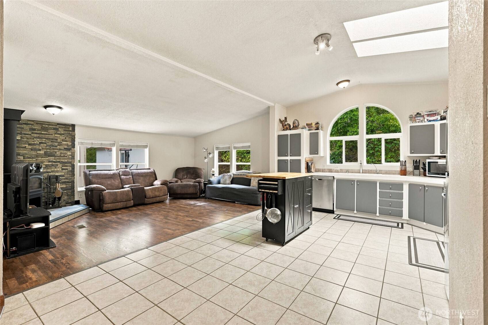 665 Awa LN, Camano Island, WA 98282