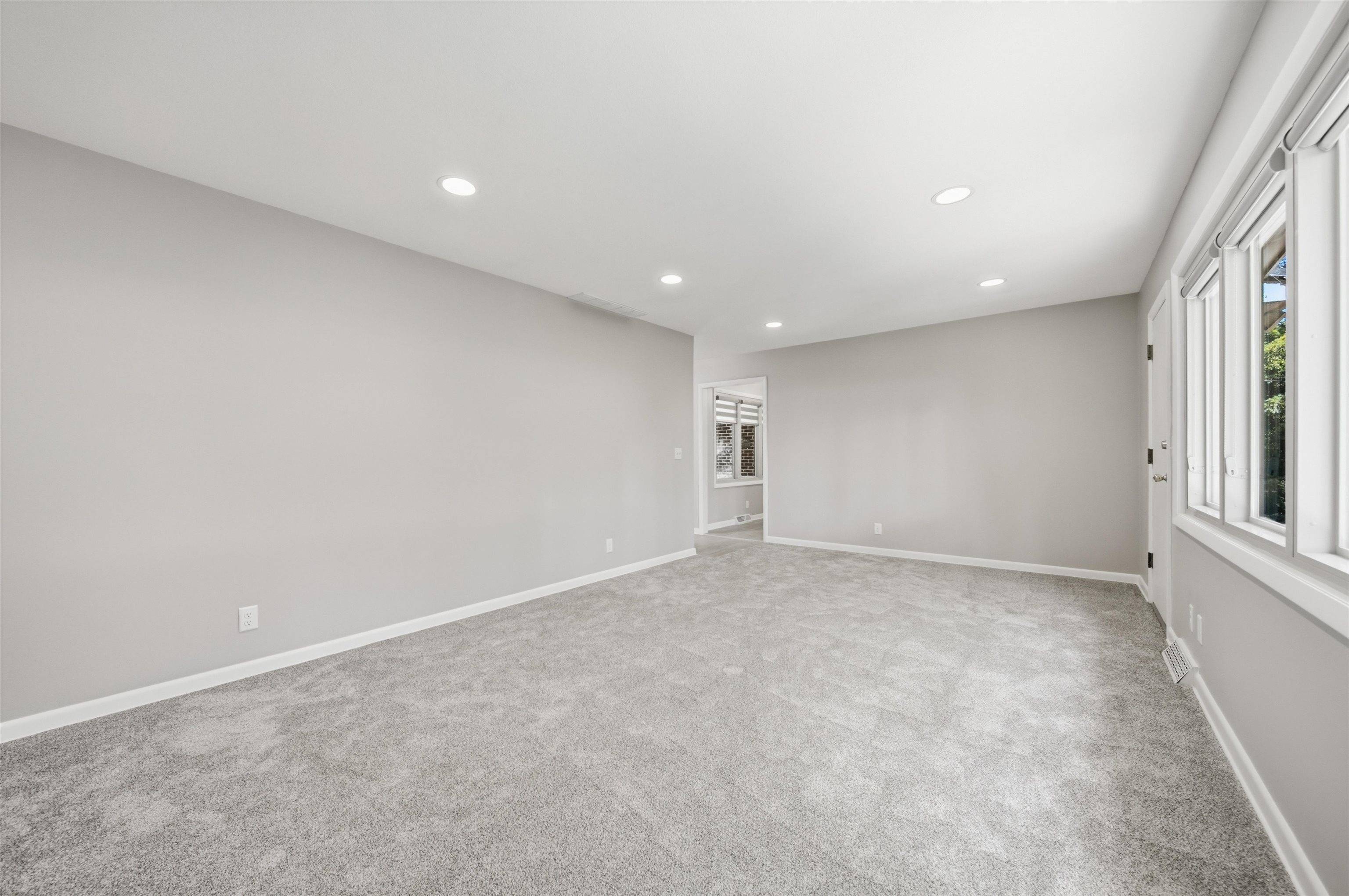 960 N Chipper Ln, Wichita, KS 67212