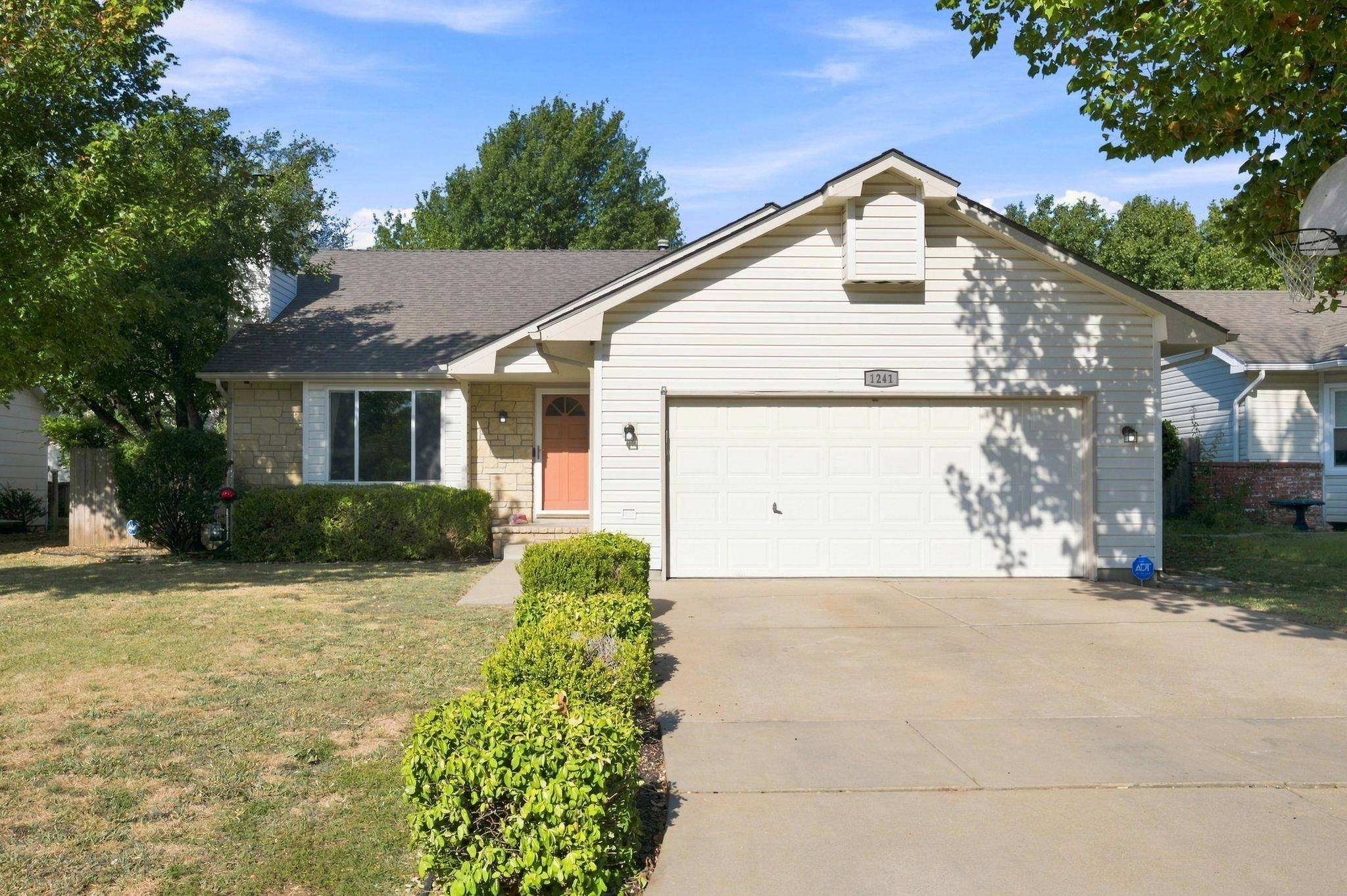 1241 S Fox Run, Wichita, KS 67207