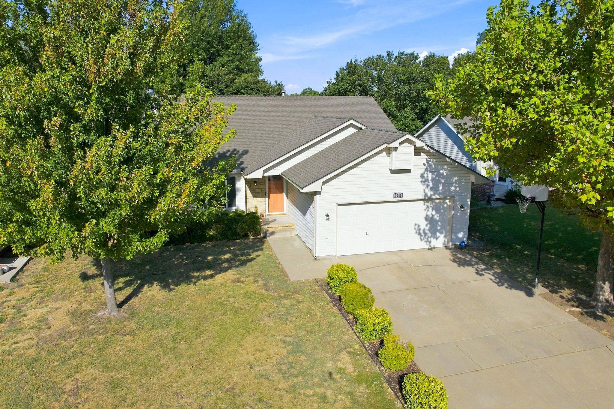 1241 S Fox Run, Wichita, KS 67207