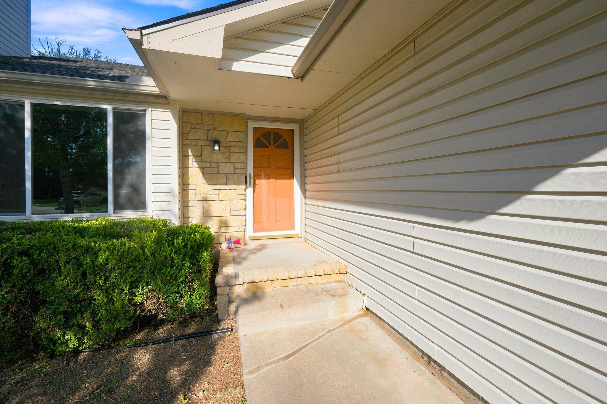 1241 S Fox Run, Wichita, KS 67207