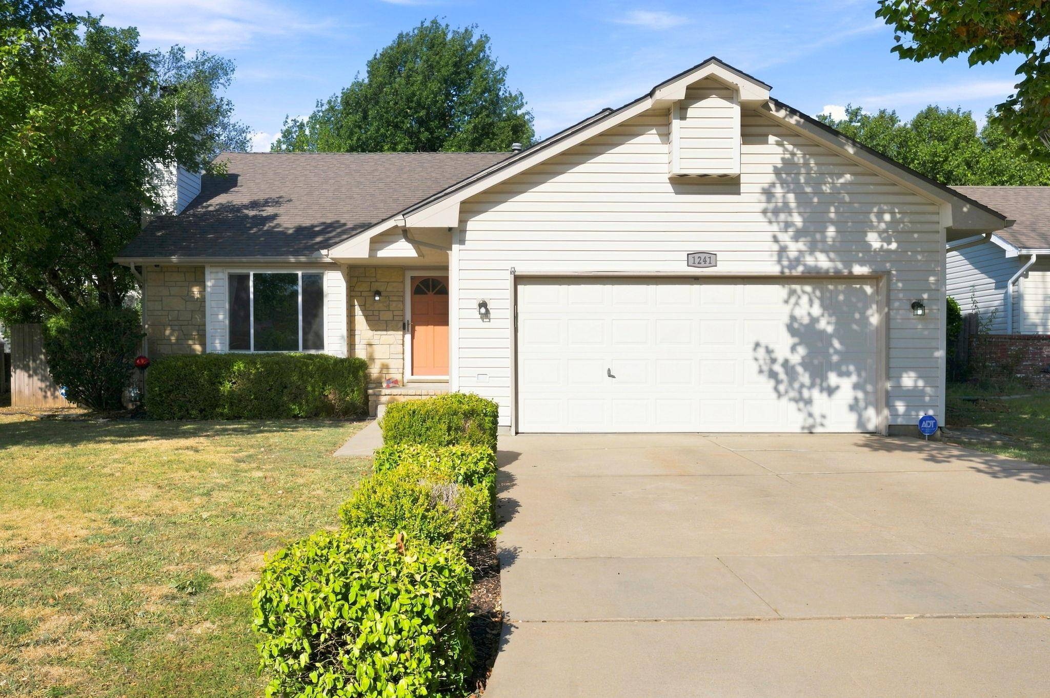 1241 S Fox Run, Wichita, KS 67207