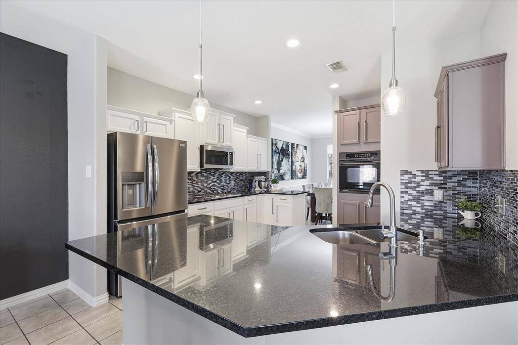 851 Branch Crossing, Lantana, TX 76226