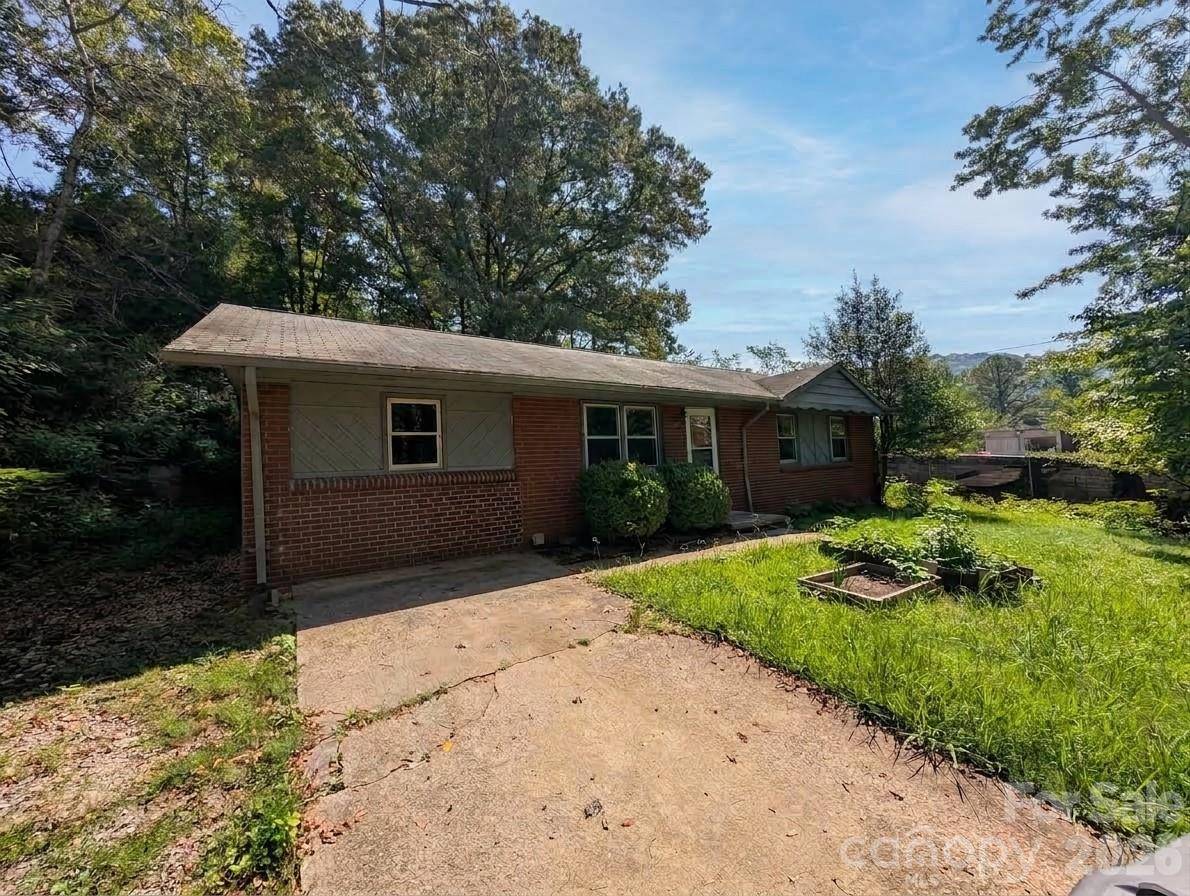 202 Melody CIR, Swannanoa, NC 28778