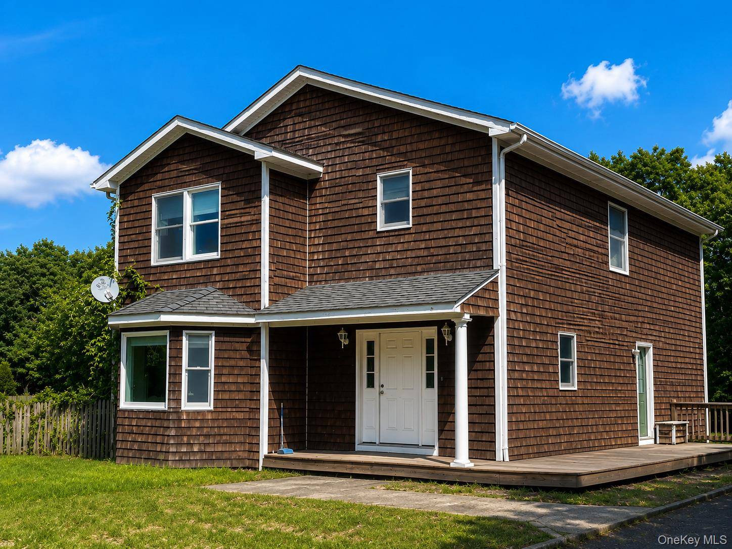 484 N Magee ST, Southampton, NY 11968
