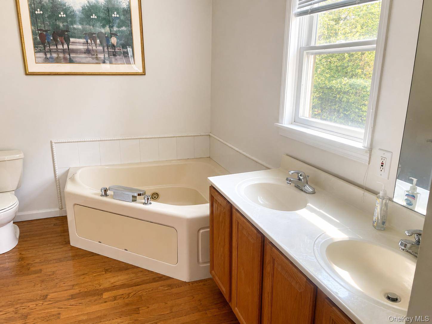 484 N Magee ST, Southampton, NY 11968