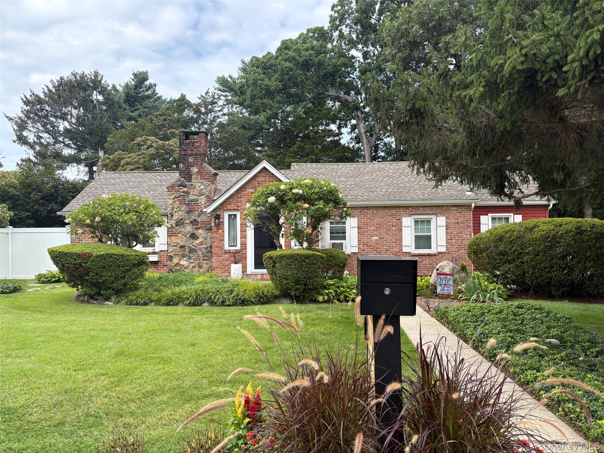11 Keeler ST, Huntington, NY 11743