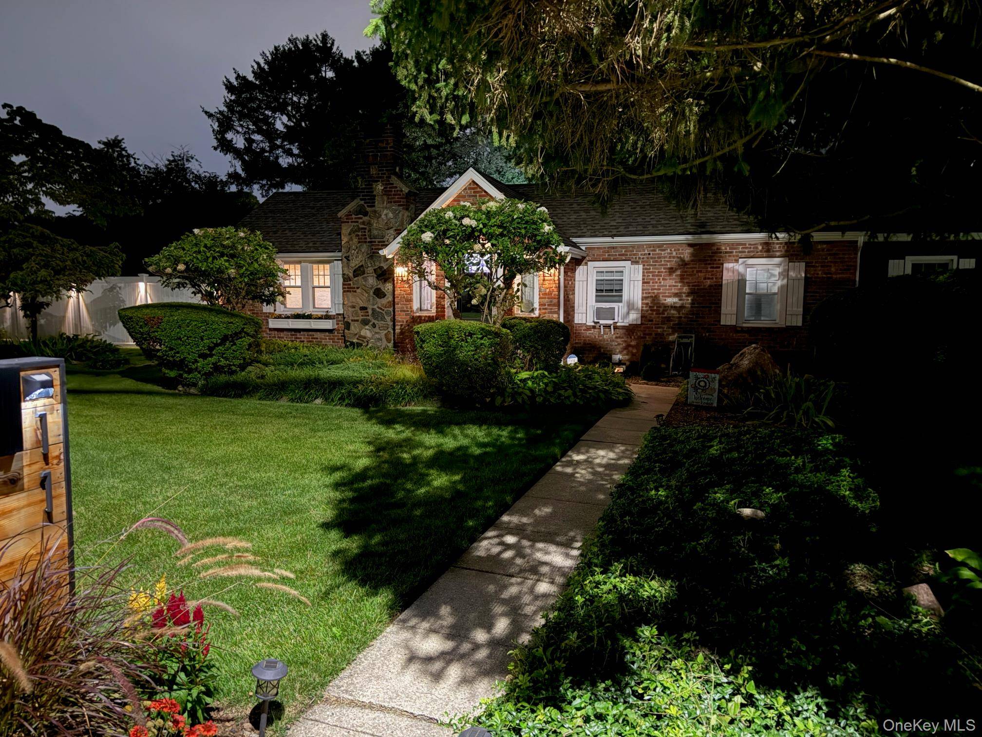 11 Keeler ST, Huntington, NY 11743