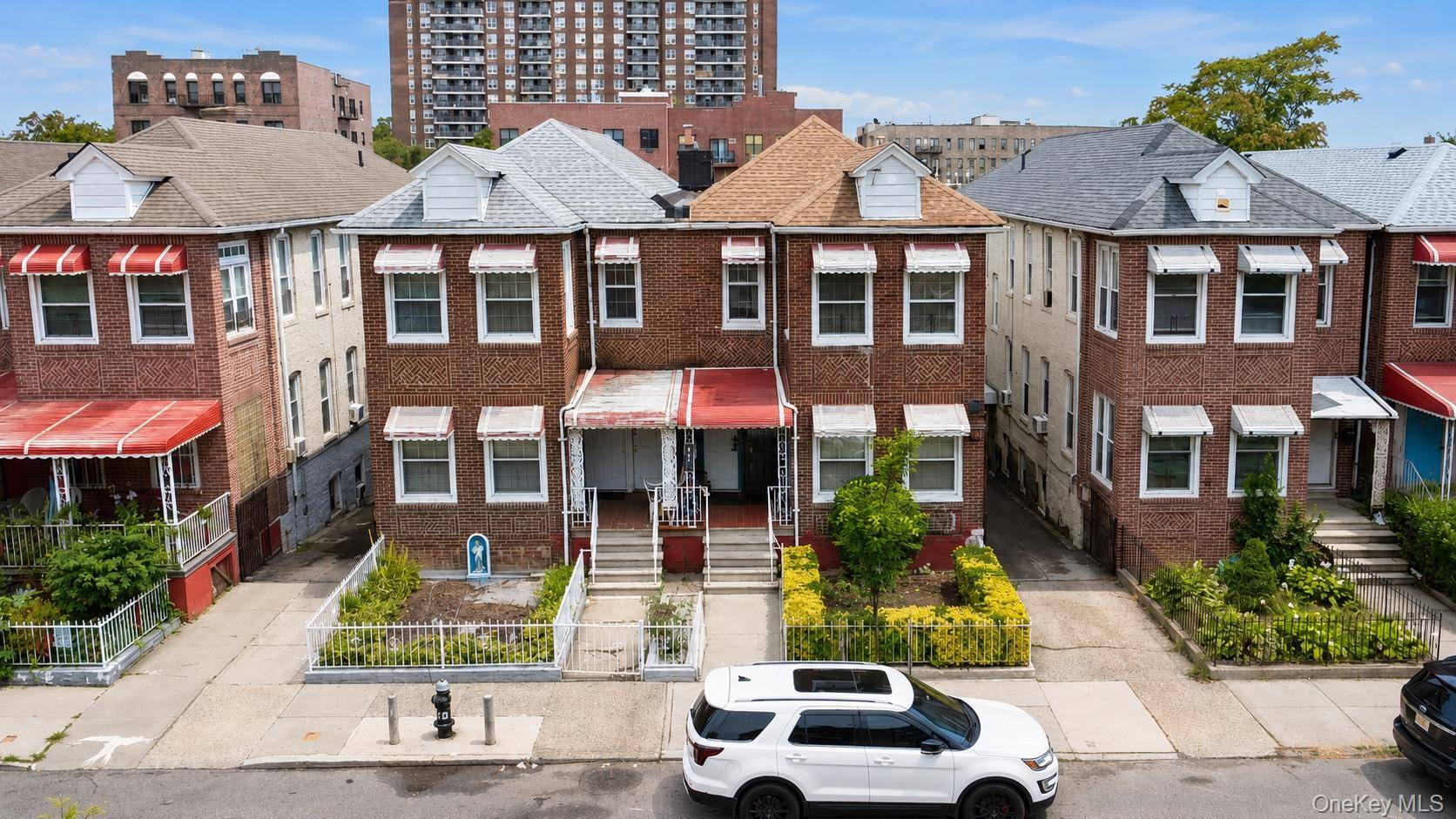 2541 Holland AVE, Bronx, NY 10467