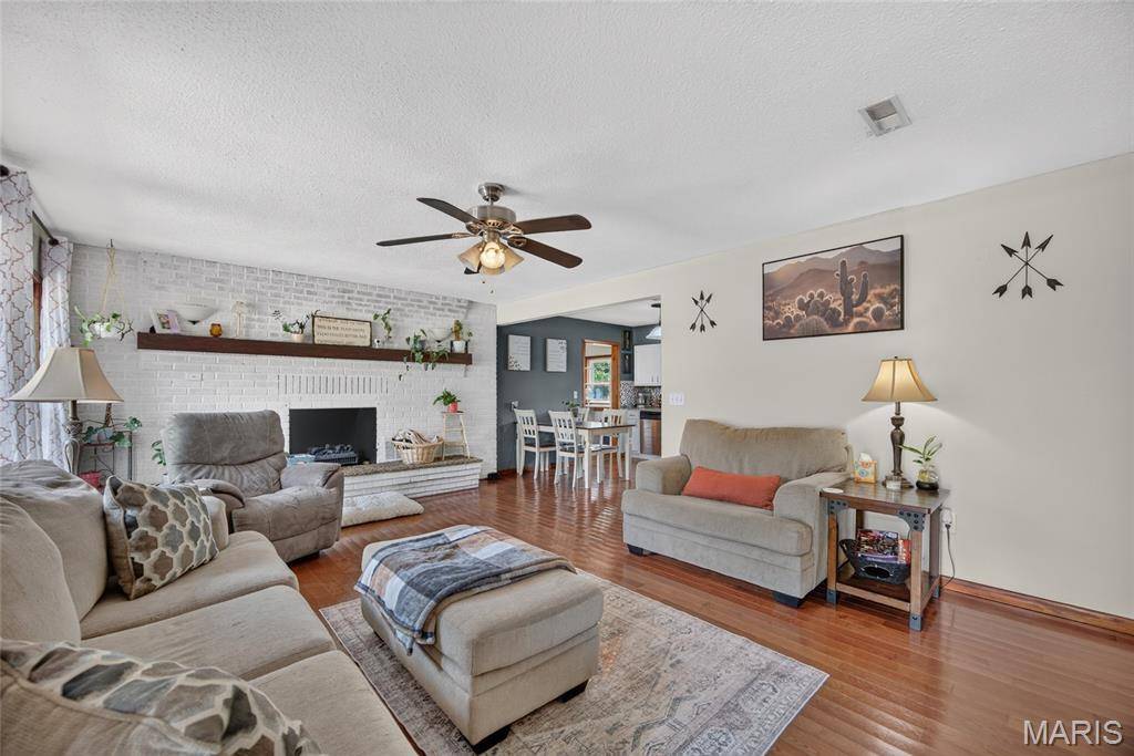 16897 Kneedler ST, Lebanon, MO 65536