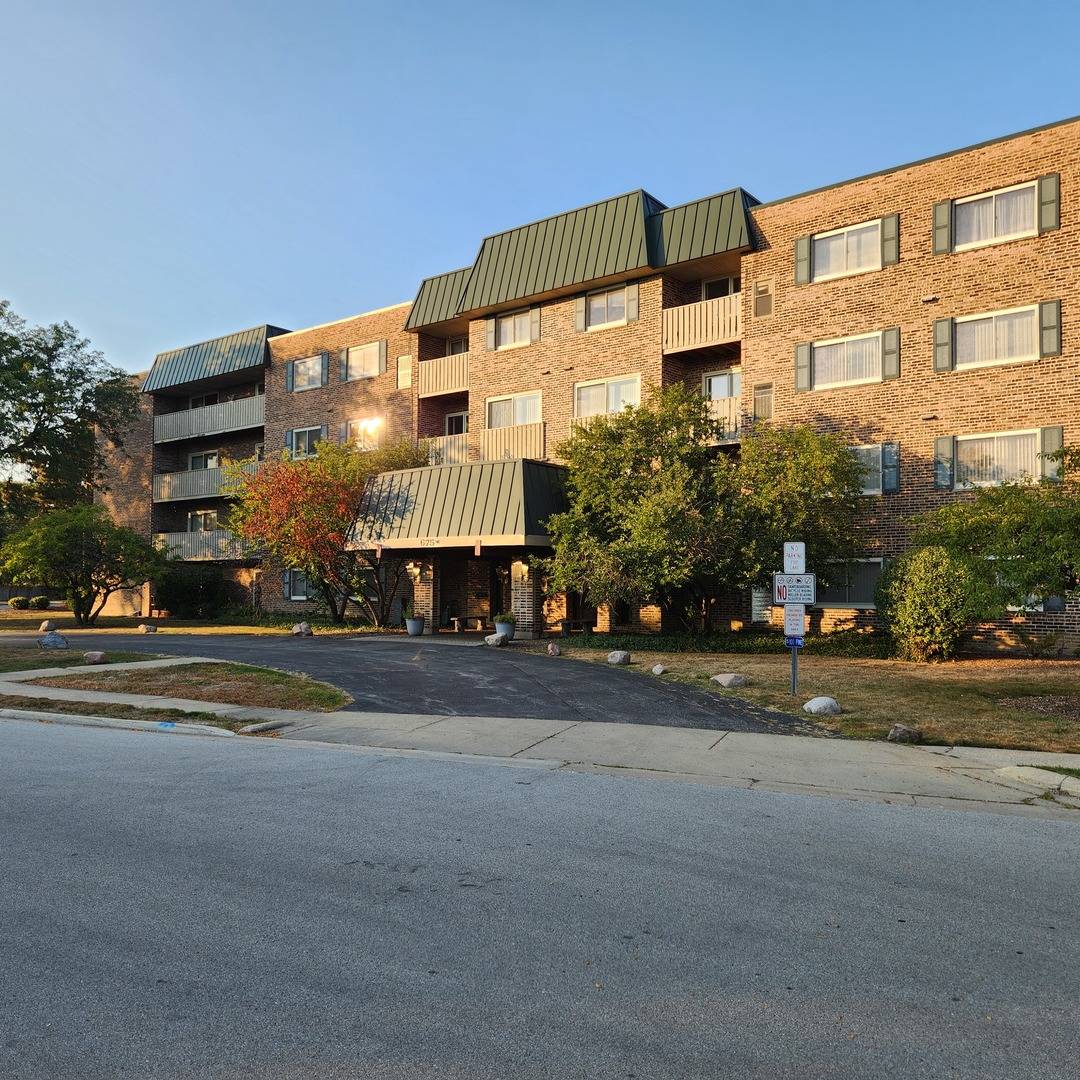 675 GROVE DR #113, Elk Grove Village, IL 60007