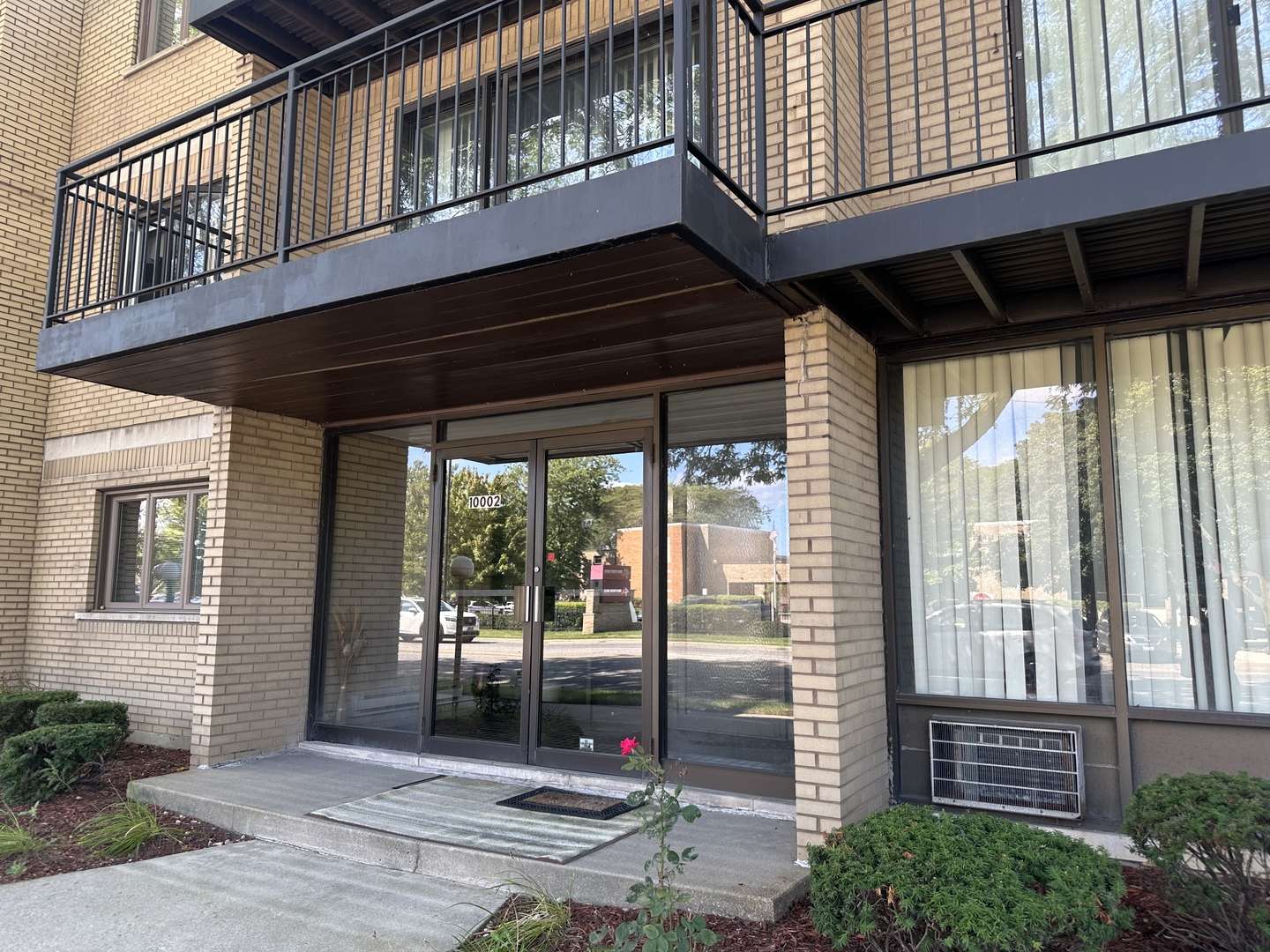 10002 S PULASKI RD #203, Oak Lawn, IL 60453