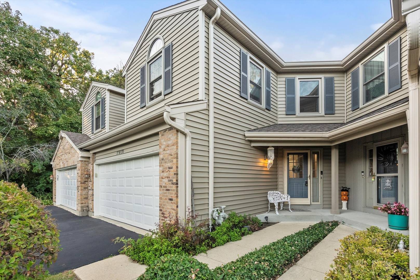 27W270 Jefferson CT #270, Winfield, IL 60190