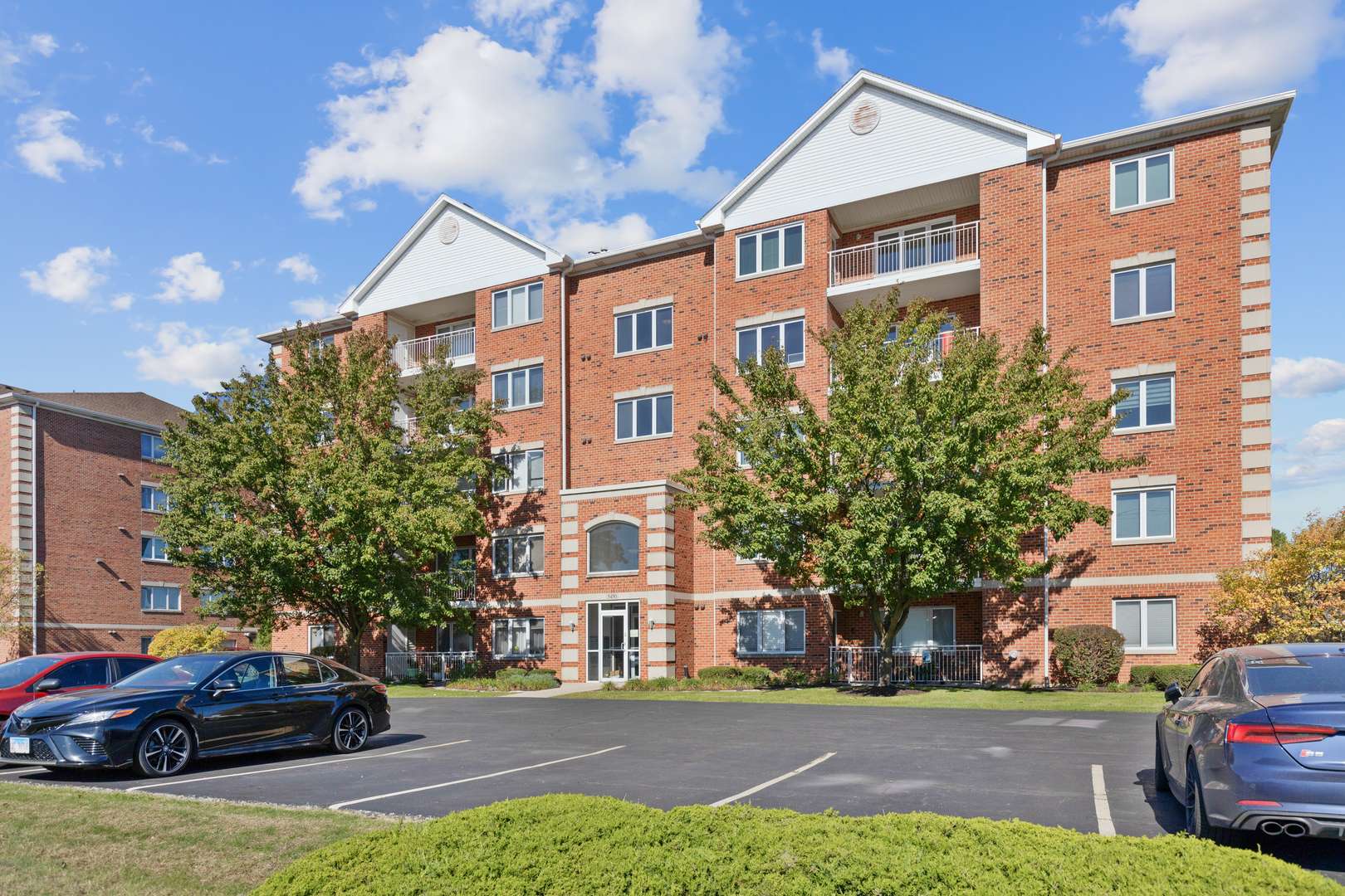 5450 115th ST #401, Oak Lawn, IL 60453