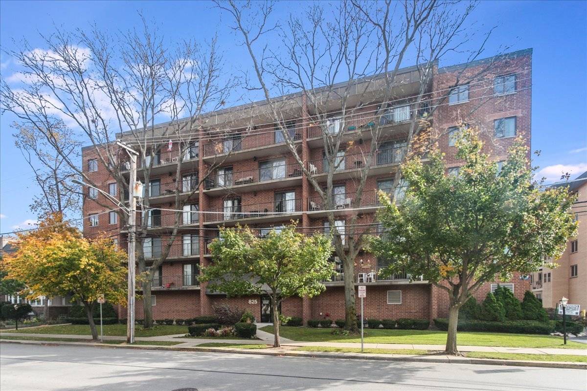 825 Center ST #303, Des Plaines, IL 60016