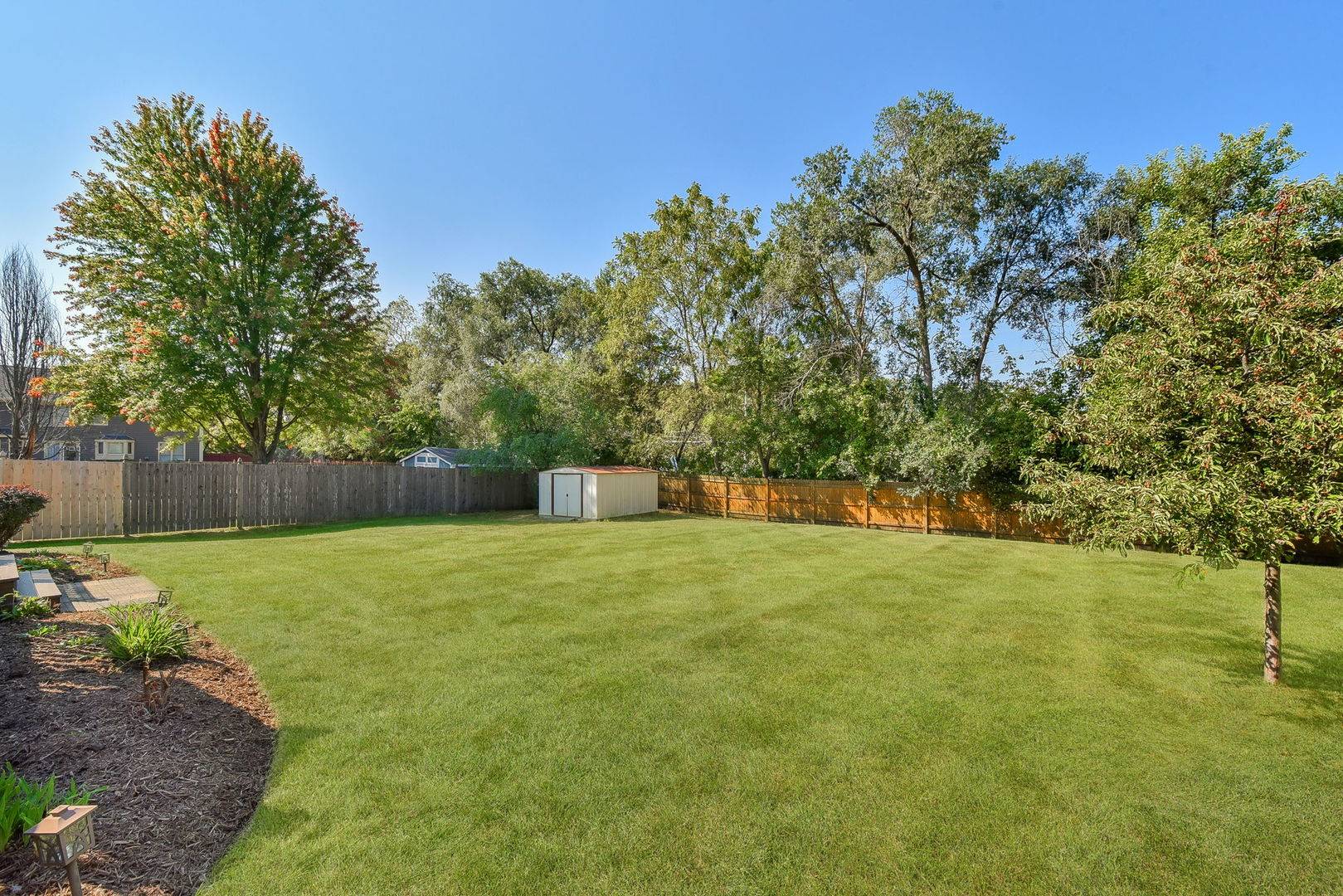 1N204 Redwing DR, Wheaton, IL 60188