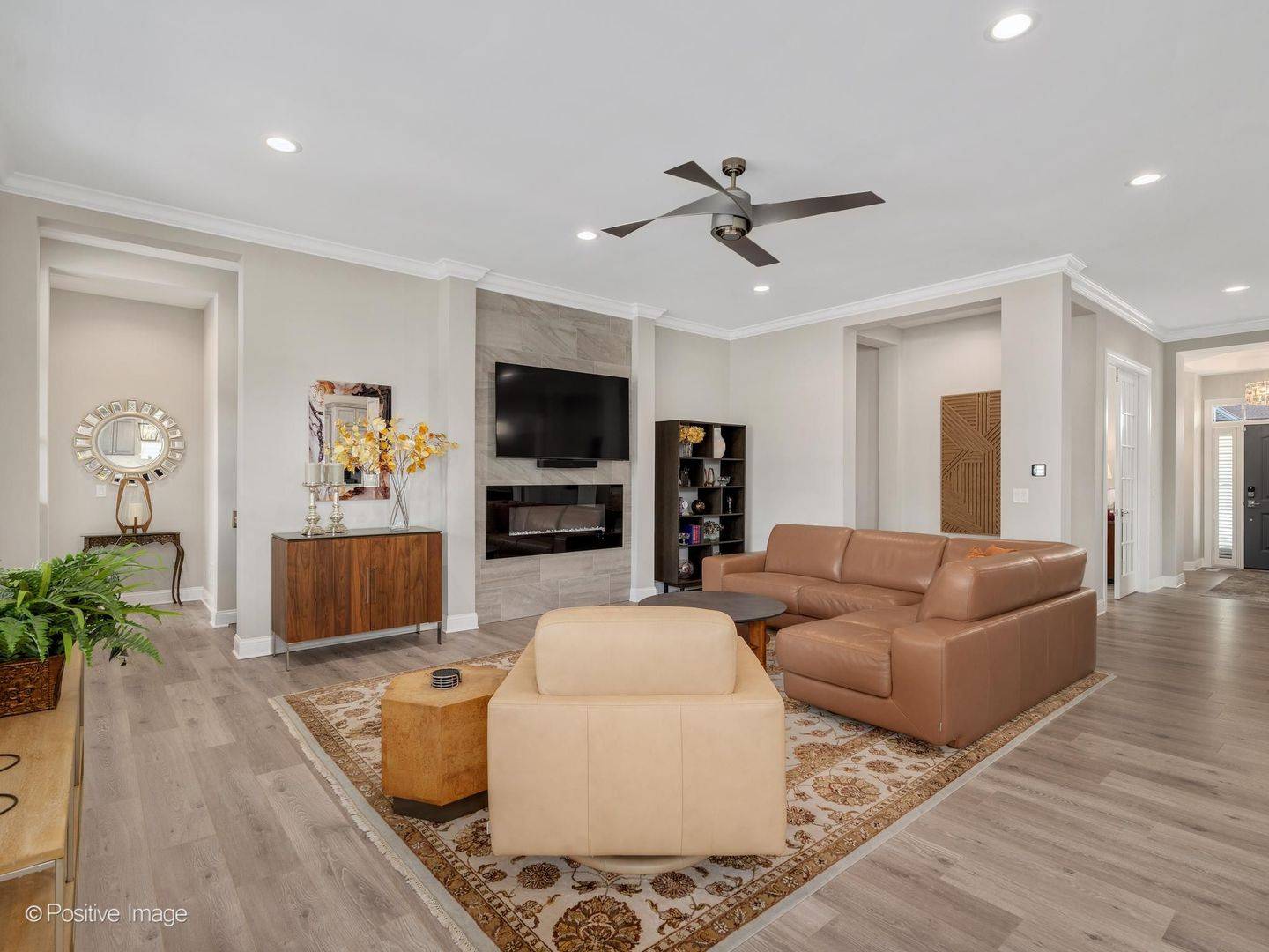 1135 Hilldale DR, St. Charles, IL 60175
