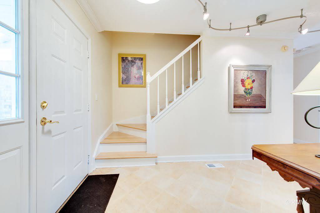 729 Cutters Mill CT, Schaumburg, IL 60194