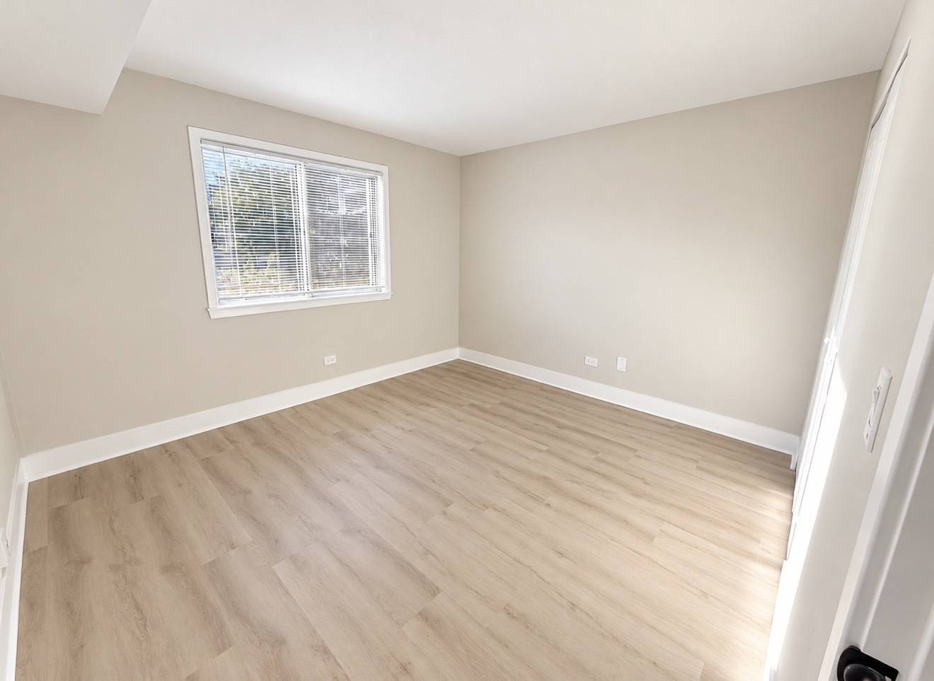 381 OAK TRAILS RD #201, Des Plaines, IL 60016