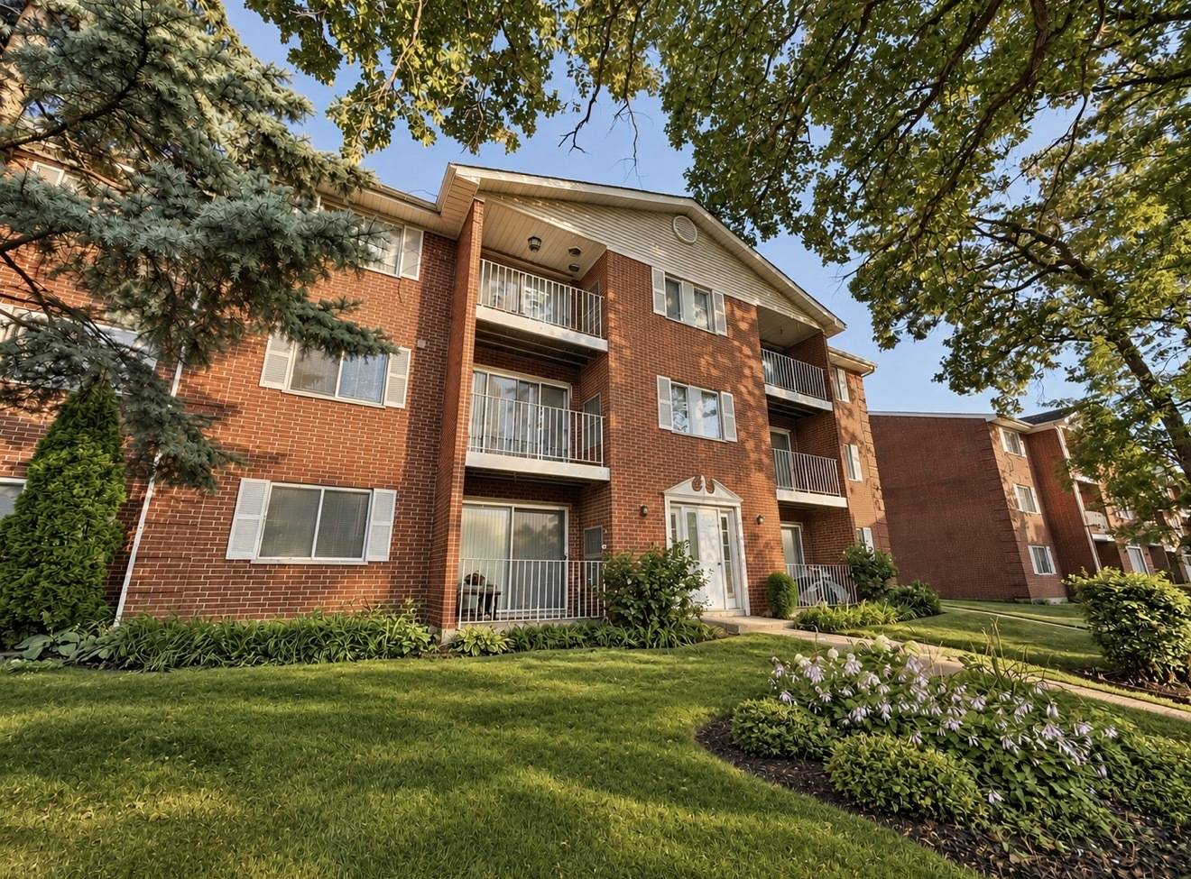 381 OAK TRAILS RD #201, Des Plaines, IL 60016
